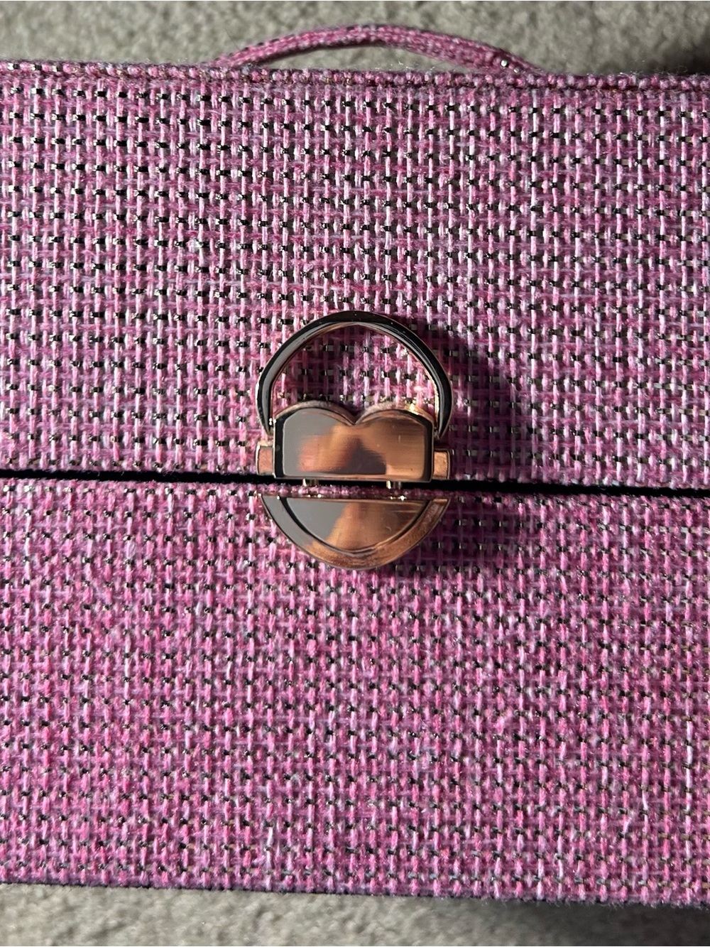 🧡ULTA | NWOT | Pink Textured Heart Lock Makeup Box🌸